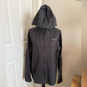 Nike Shield Hooded Running Jacket Men’s Medium Black Windproof Rain Shell